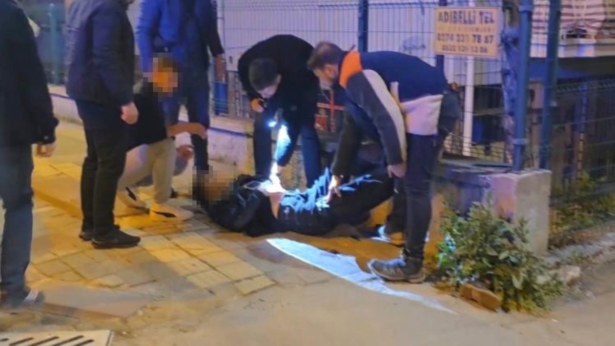 Kütahya'da iki genç sokak ortasında bıçaklandı