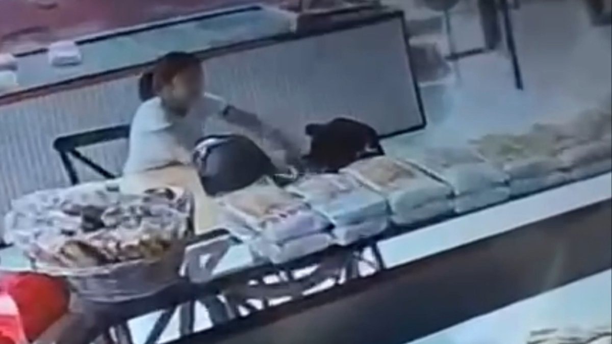 Eskişehir'de fırından şekerlik çalan şahıs kamerada