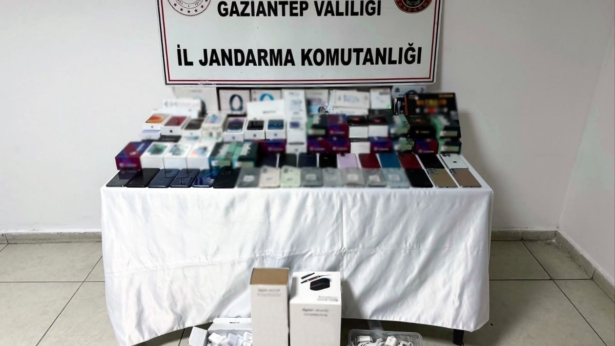 Gaziantep'te kaçakçılık operasyonu: 1,5 milyon TL değerinde malzeme ele geçirildi
