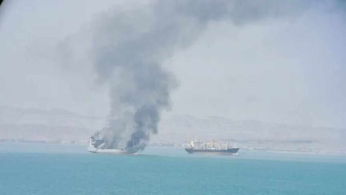 İran: Hürmüz Boğazı'nda güvensiz rotada seyreden iki tanker 'patladı'
