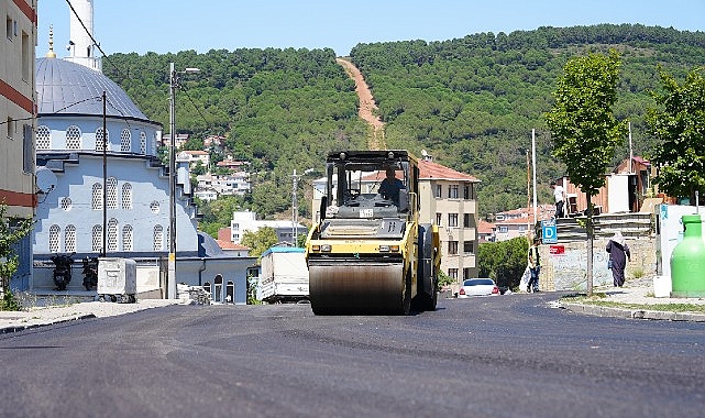 Maltepe'de asfalt mesaisi Başıbüyük'te sürüyor