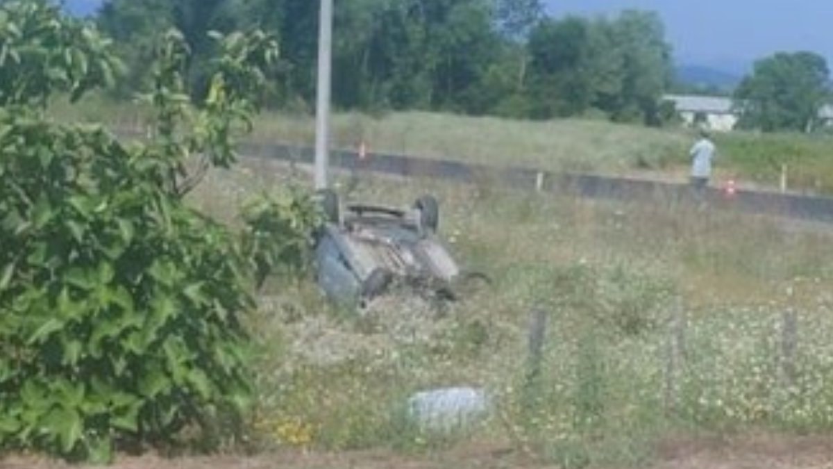 Zonguldak'ta kavşakta çarpışan otomobil araziye savruldu: 1 yaralı
