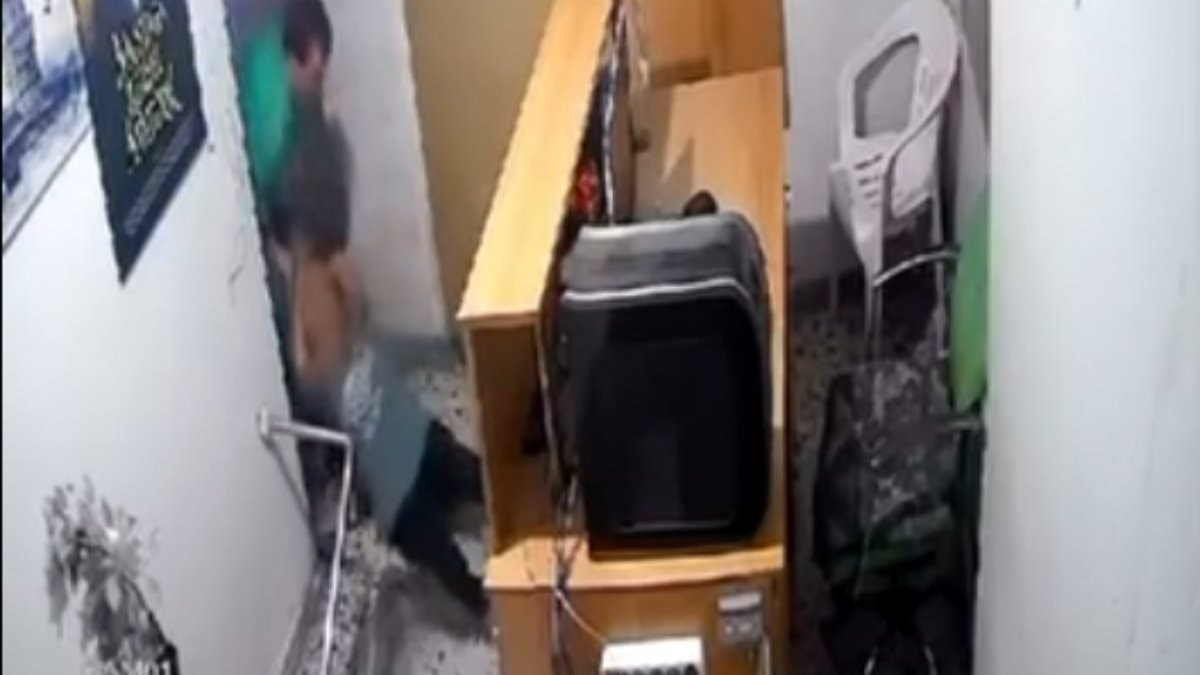 Adana'da birlikte yaşadığı kadını darbetti