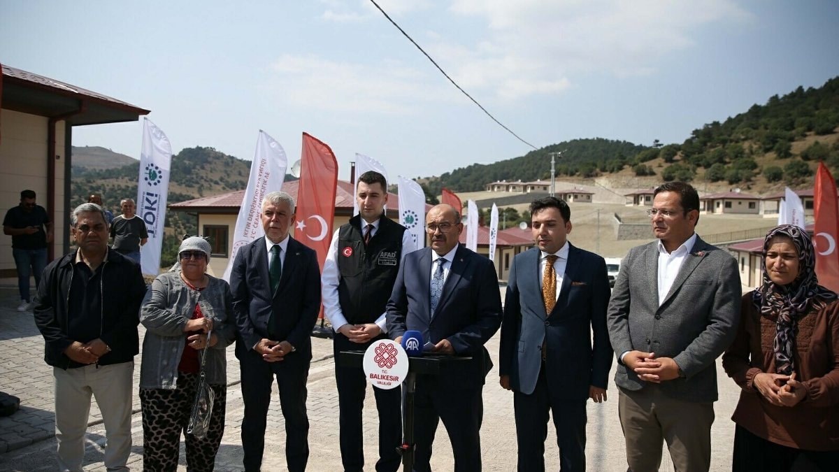 Balıkesir'de depremzedeler için 305 konutun kurası çekildi