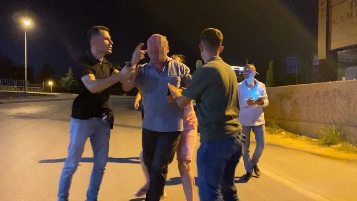 Bursa'da alkollü sürücü gazetecilere mermer fırlattı