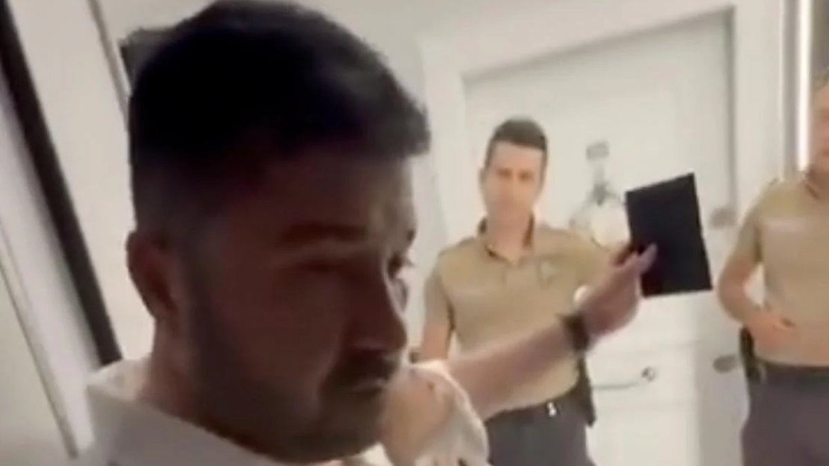 CHP'li vekil Ahmet Baran Yazgan'dan 'dokunulmazlığımı kaldırın' çağrısı