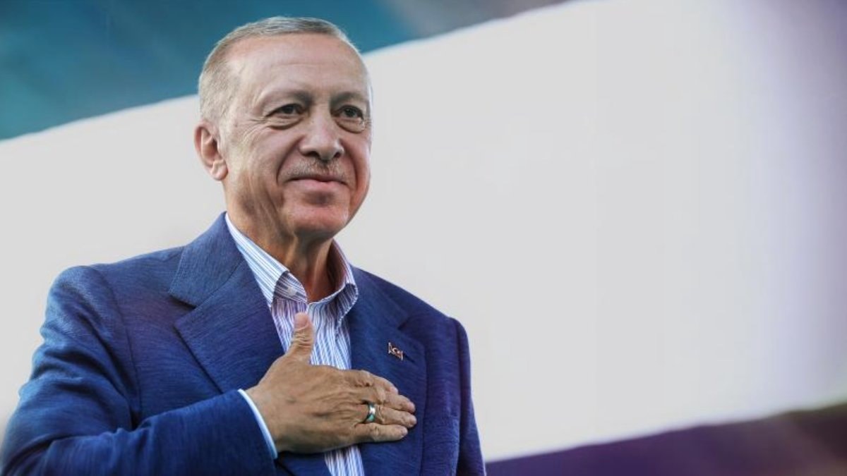 Cumhurbaşkanı Erdoğan, AK Parti'nin 25. kuruluş yıl dönümü dolayısıyla makale kalem aldı