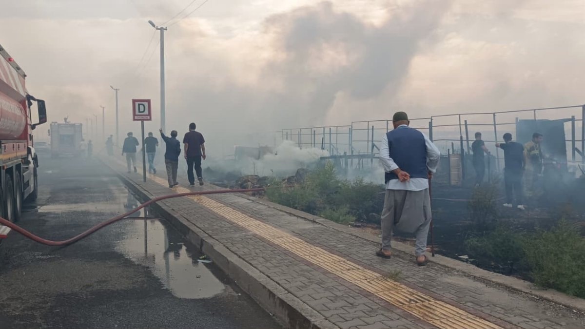 Diyarbakır'da anız yangını yerleşim yerlerini olumsuz etkiledi