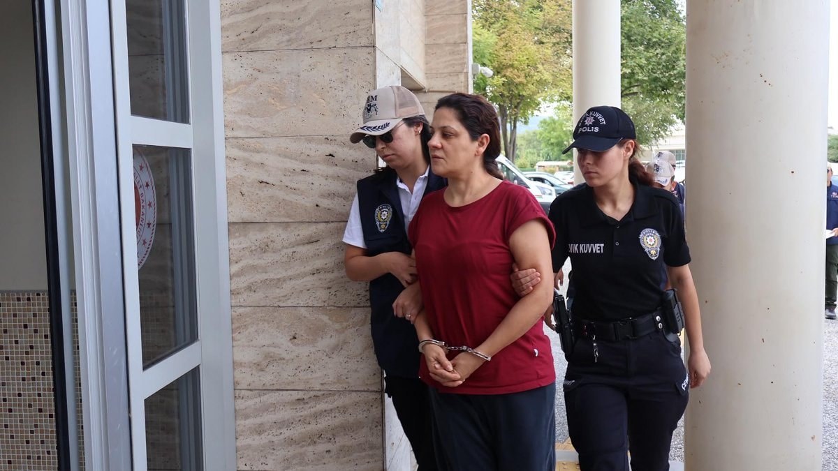 FETÖ'cü Burkay Karatepe'nin ablası adliyeye sevk edildi