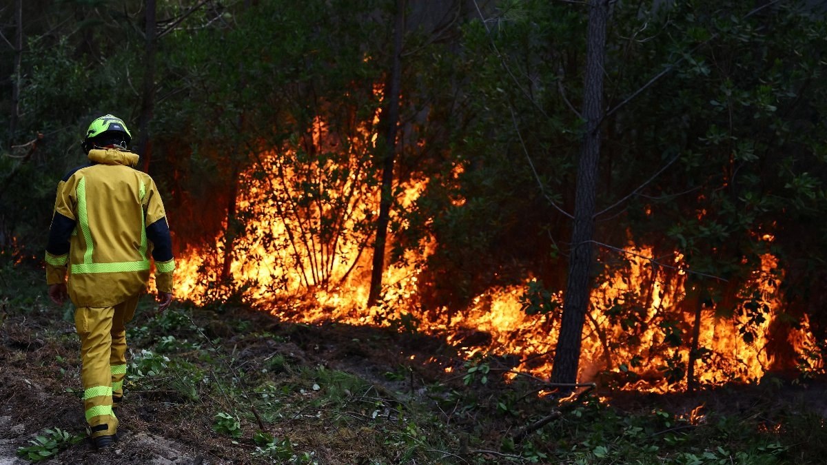 Fransa'da orman yangını riski nedeniyle 50 vilayette turuncu alarma geçildi