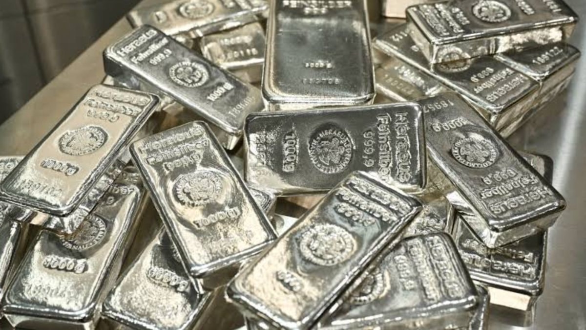 Gümüşte çift haneli yükseliş: Ons fiyatı 63 doları aştı