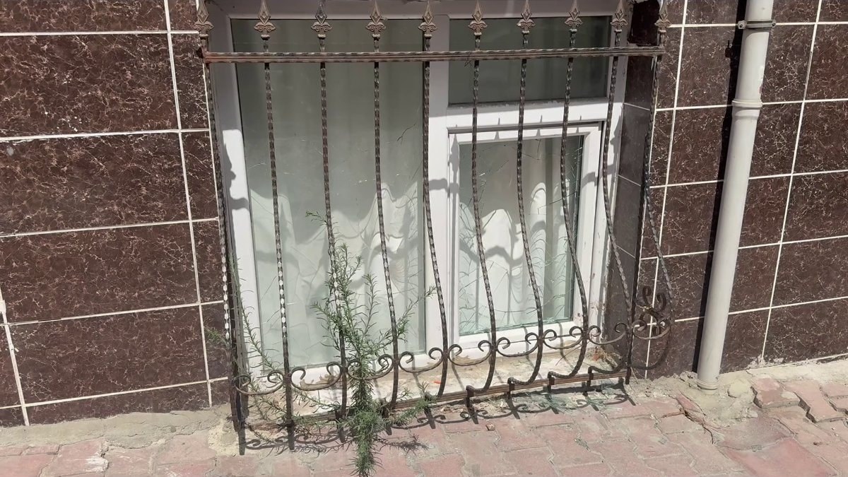 İstanbul'da eski sevgili dehşeti: Binayı kundaklayıp  camları kırdı