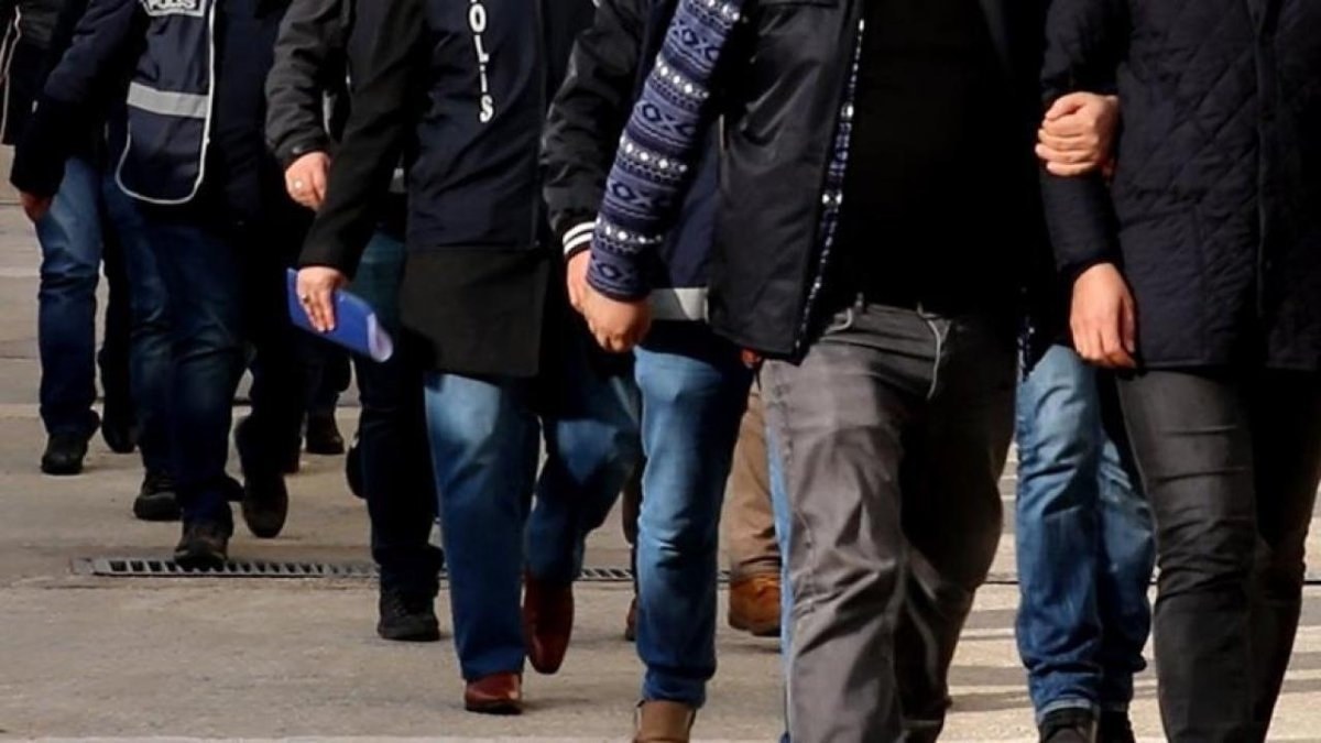 İzmir'de suç örgütü propagandası yapan 3 şüpheli tutuklandı