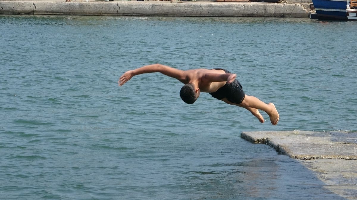 Mersin'de sıcak hava ve nem bunalttı