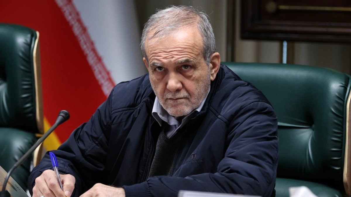 Mesud Pezeşkiyan: Düşman, ülkeyi içeriden çökertmeyi hedefliyor