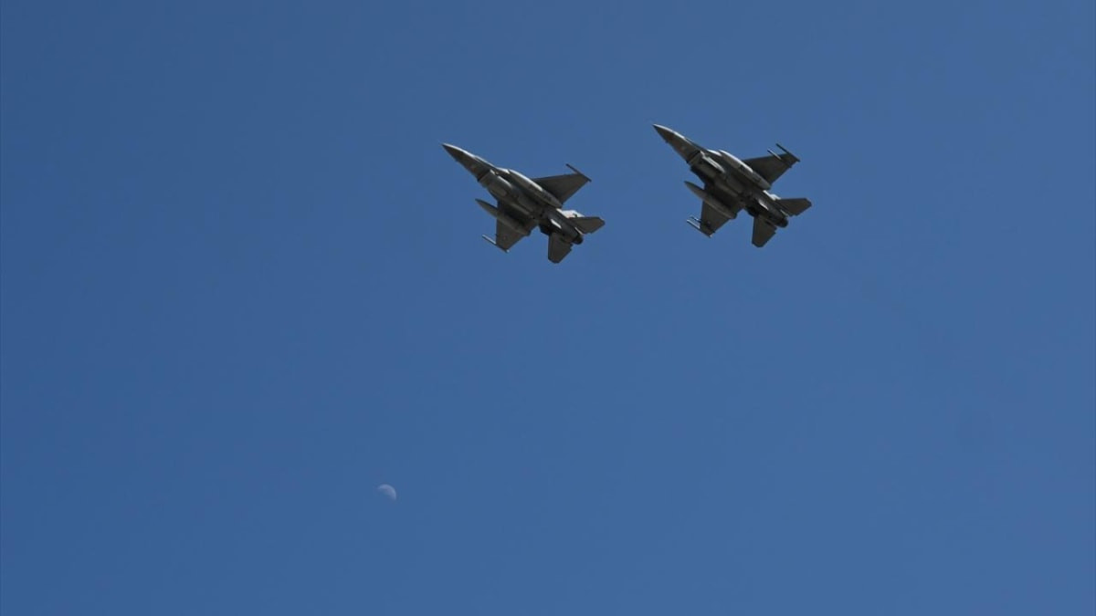Yunanistan, Türkiye'ye ait bir İHA'yı durdurmak için 2 adet F-16 kaldırdı