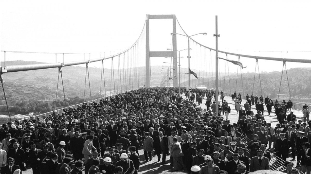 Adnan Menderes’in boğaz köprüsü: Darbenin durduğu köprü darbe durdurmanın simgesi oldu