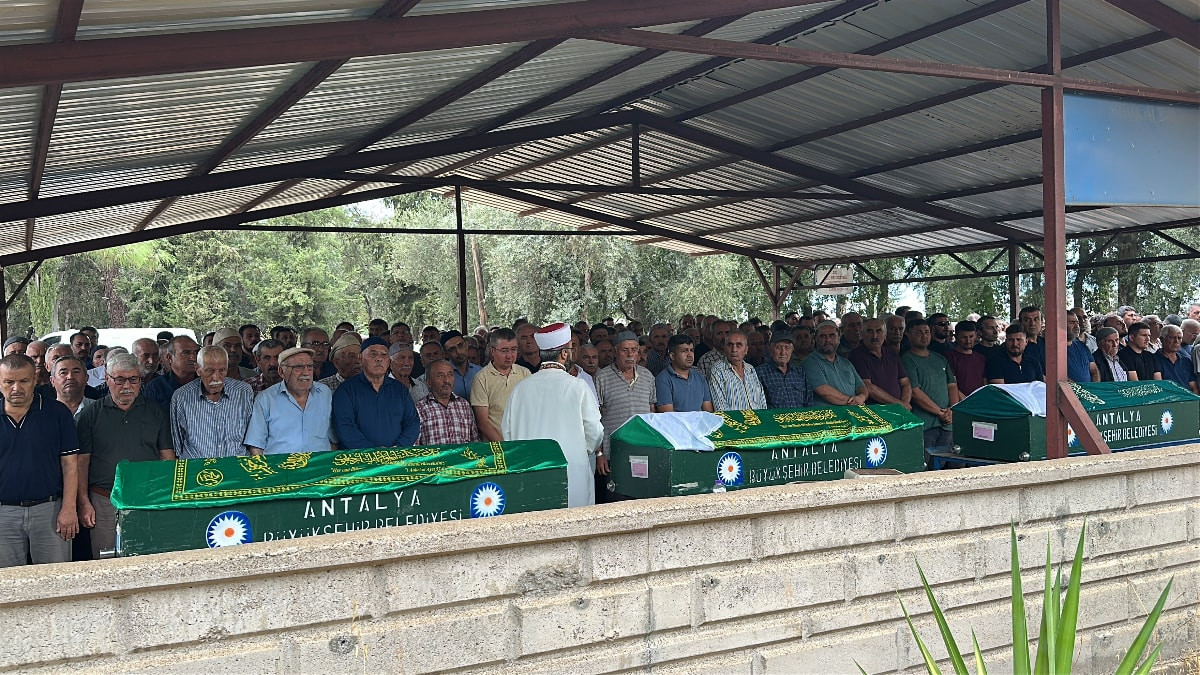 Antalya'da aile faciasında gözyaşları sel oldu