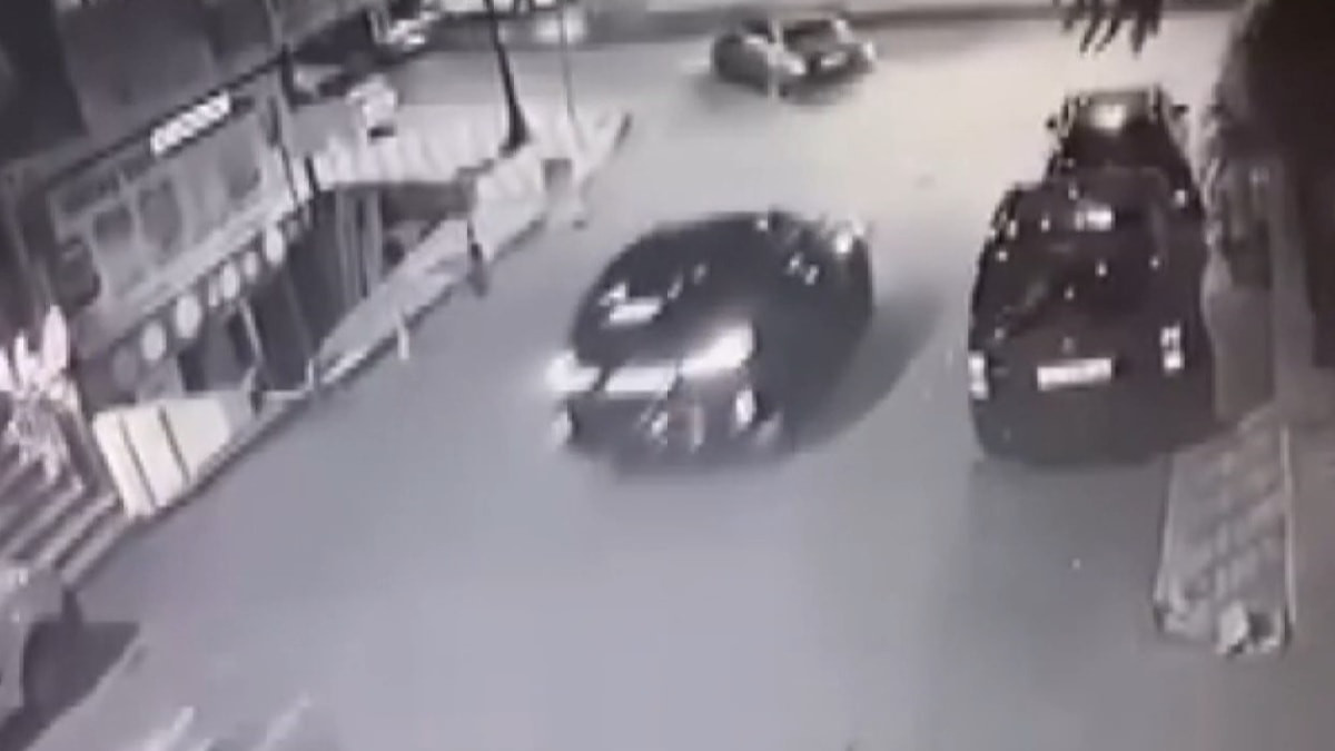 İstanbul'da kazada moto kurye ağır yaralandı