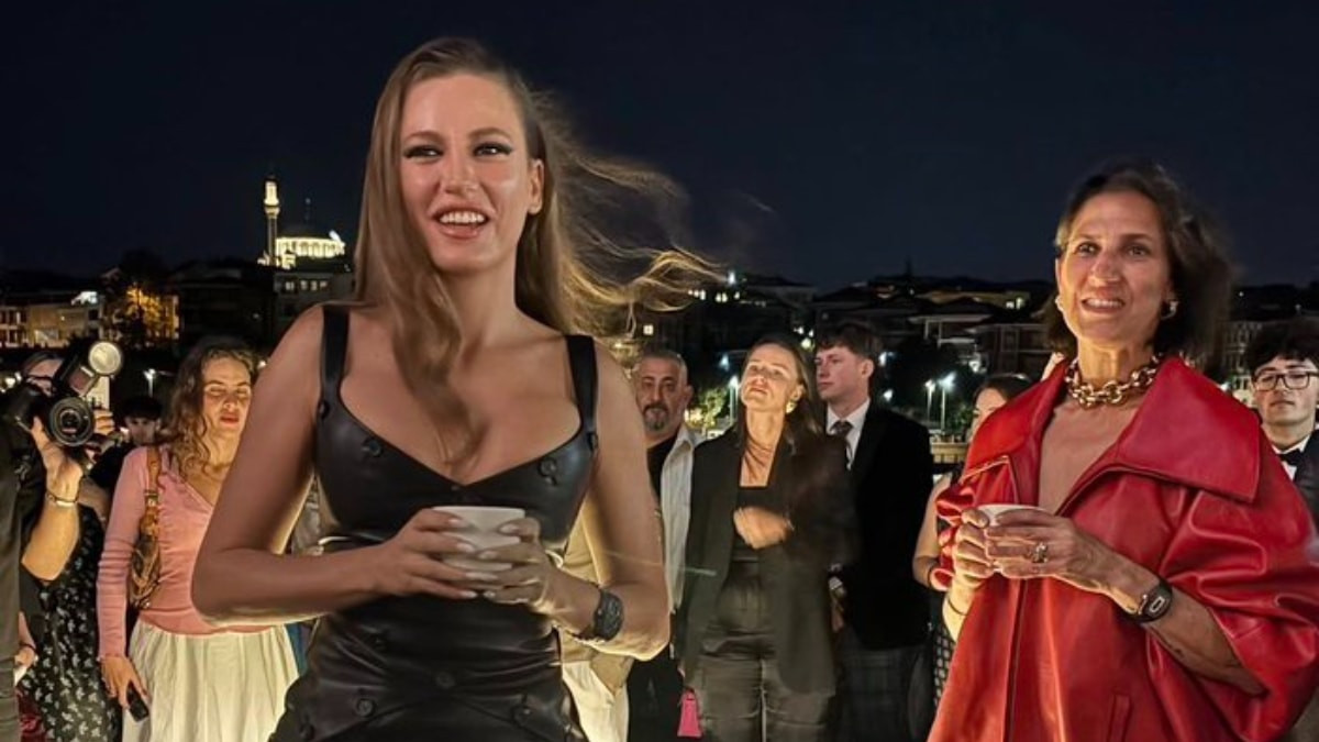 Serenay Sarıkaya davet tarzıyla yine mest etti