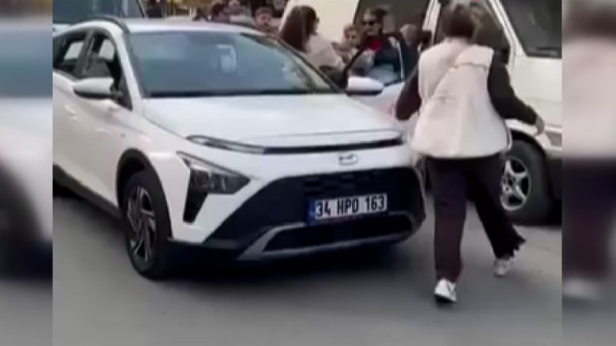 İstanbul'da kadın sürücüler yol verme kavgasında birbirine girdi