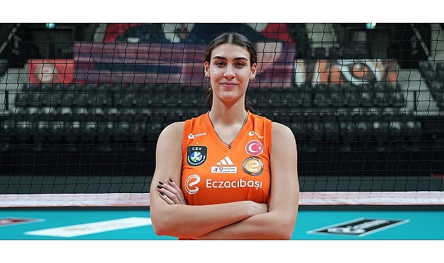 Karmen Aksoy Eczacıbaşı Peron İstanbul'da