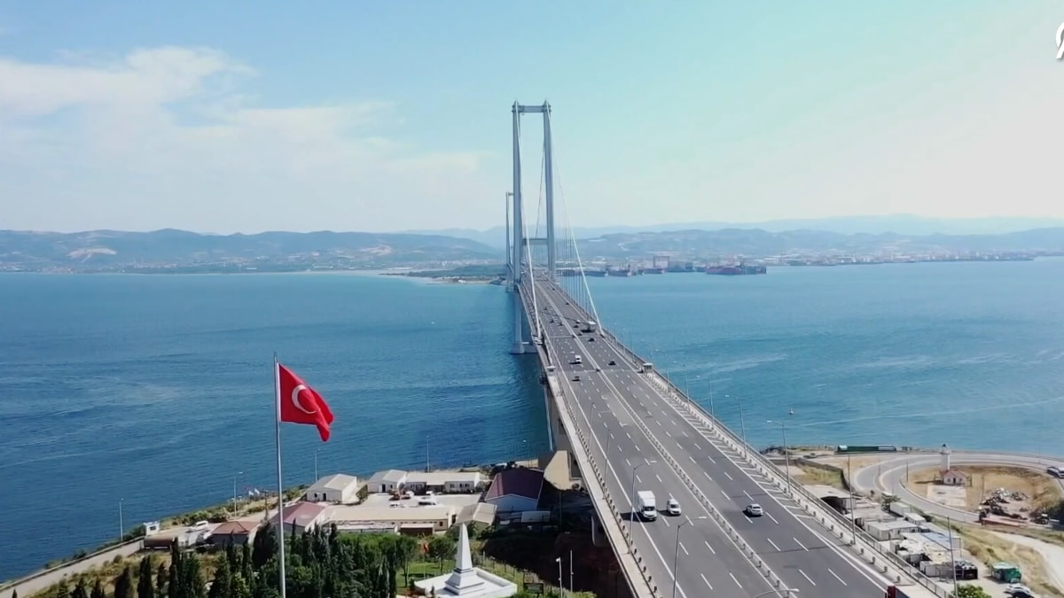 Kocaeli Osmangazi Köprüsü'ndeki Cumhuriyet Koşusu geleneksel hale getirilecek
