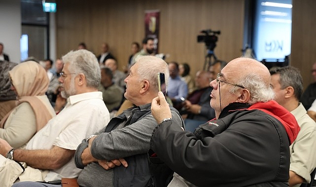 Şahin, Kitap Fuarı'nda uyardı: "Zihnimiz ele geçiriliyor"