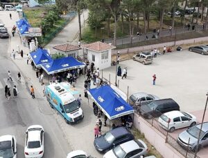 Canik Belediyesi YKS’ye giren öğrencilere ve ailelere ikramlarda bulundu.