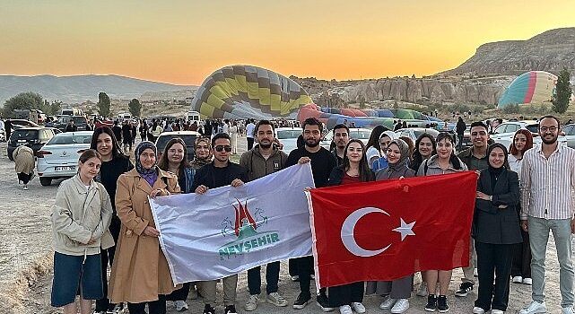 Finallerin Bitimiyle Üniversite Öğrencilerine Balon Seyri Etkinliği