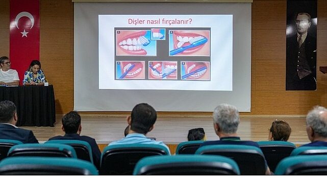 Özel gereksinimli bireylere ağız ve diş sağlığı eğitimi
