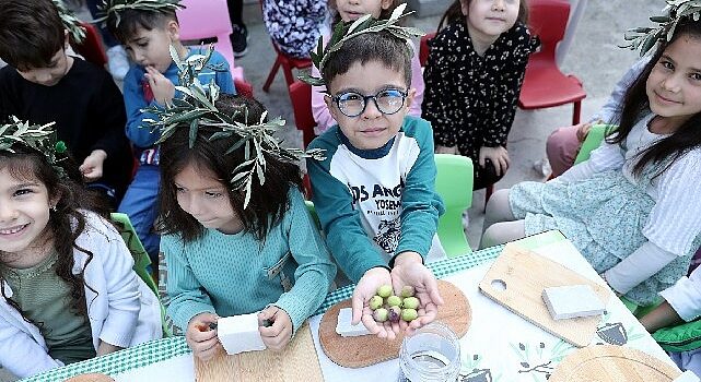 Minik Eller Zeytinle Buluştu