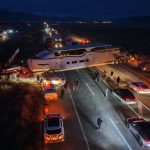 45 tonluk yat yüklü tır Erzurum-Artvin karayolunu trafiğe kapattı