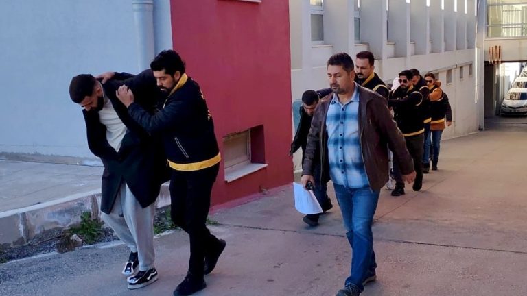 Adana’da arkadaşını öldürdü