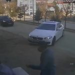 Adana’da göz göre göre kaza: Yıkama dükkanından çıkan araca çarptı