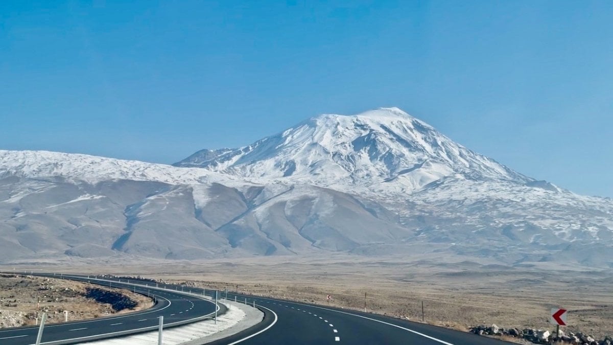 Ağrı Dağı’ndan büyüleyen manzara