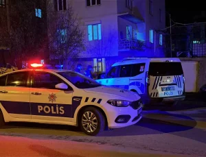 Aile içi tartışmada facia! Annesini darbeden babasına saldırdı