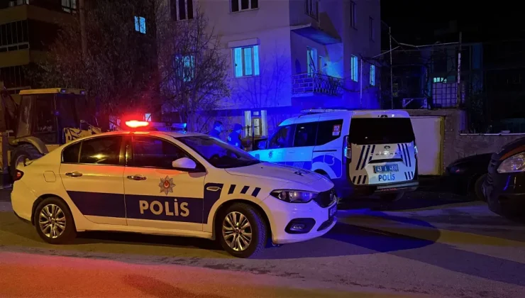 Aile içi tartışmada facia! Annesini darbeden babasına saldırdı