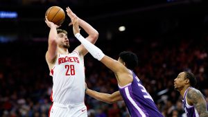 Alperen Şengün’ün 28 sayıyla oynadığı maçta Rockets, uzatmalarda Kings’e yenildi