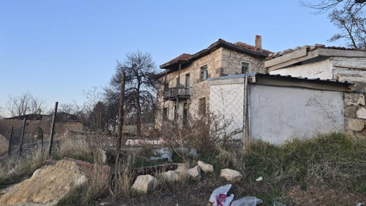 Ankara’da bahçede bağlı köpek çocuklara saldırdı