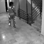 Ankara’da sipariş götürdüğü binaya tuvaletini yaptı