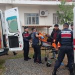 Antalya’da babasını ve yengesini vurdu