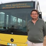 Antalya’da karavan yapmak için aldığı eski İETT otobüsü ile mahalleliyi gezdiriyor