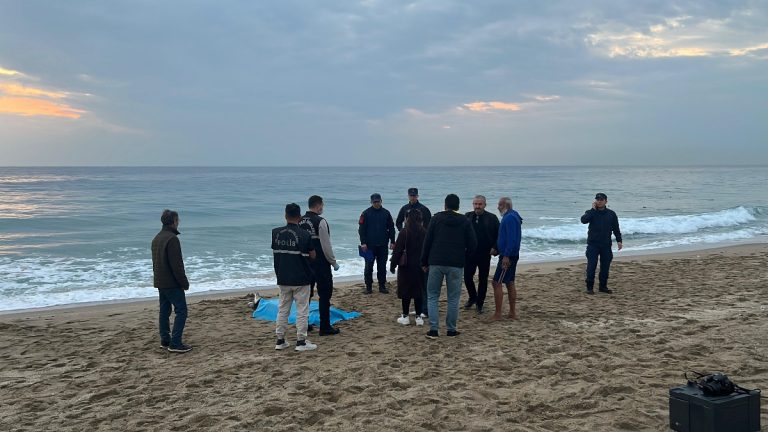 Antalya’da sahilde yabancı uyruklu kadın ölü bulundu