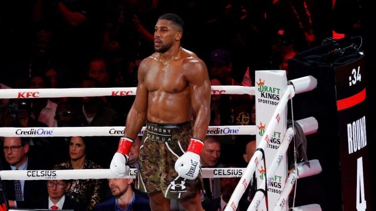 Anthony Joshua, Nijerya’da trafik kazasında yaralandı