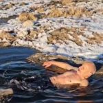 Ardahan’da çıplak ayakla karda yürüdü