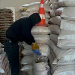 Ardahan’da vatandaşlar imece usulü besliyor