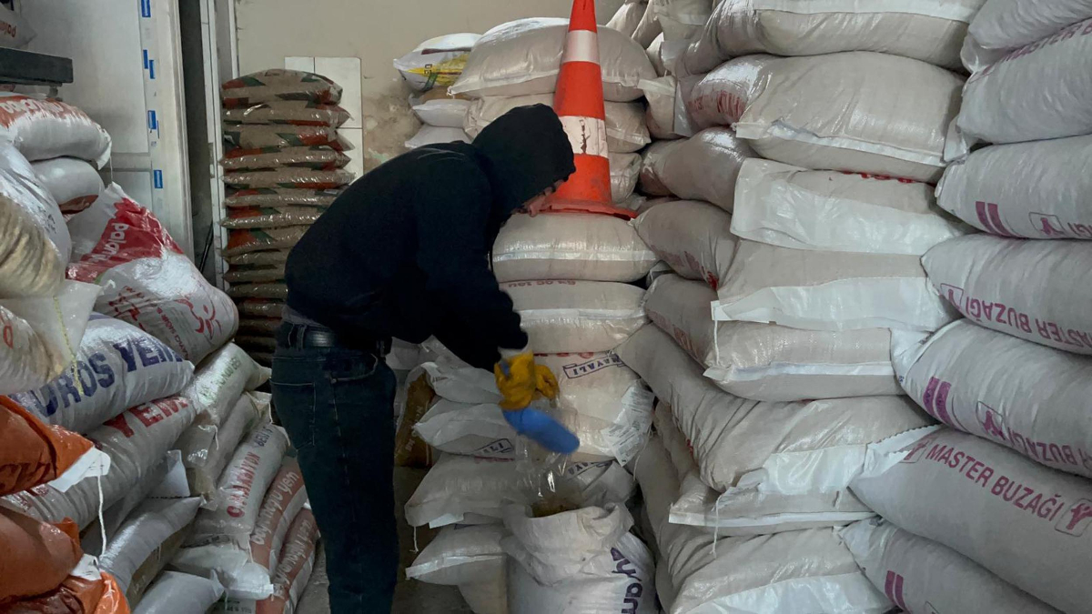 Ardahan’da vatandaşlar imece usulü besliyor