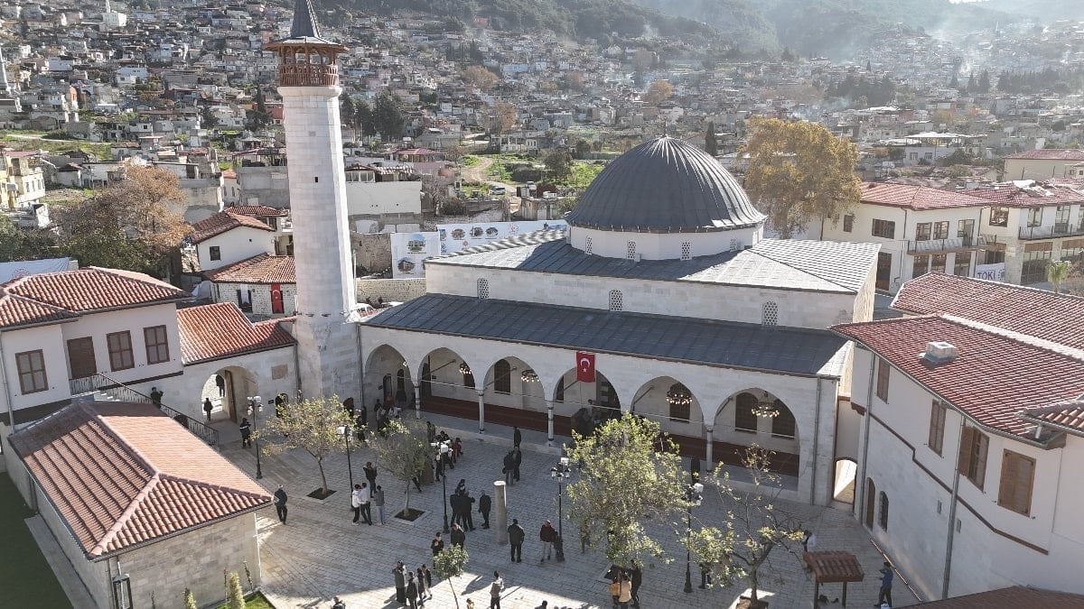 Asrın seferberliğinde ayağa kaldırılan Habibi Neccar Camii vatandaşların akınına uğradı