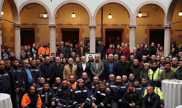 Ayvalık Belediye Başkanı Mesut Ergin yılın son gününde belediye çalışanlarıyla bir araya geldi.